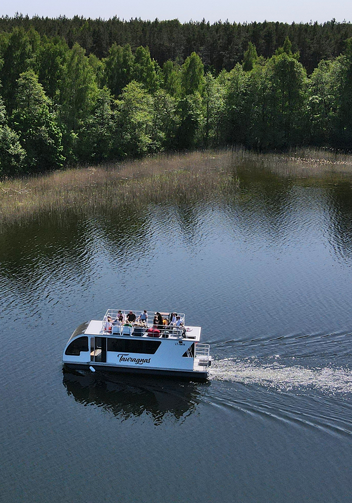 Ship in Tauragnas lake - rent